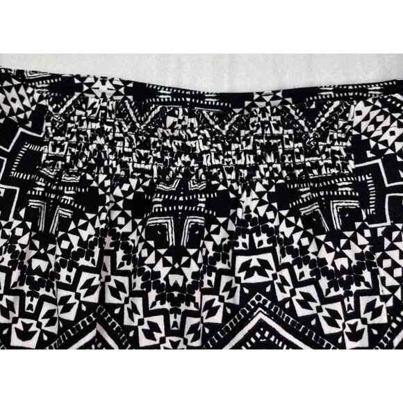 Express Straight Midi Skirt Black White Geometric Pattern M Side Slit Smocked - Picture 7 of 9